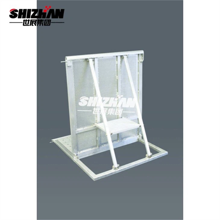 Outdoor crowd barrier